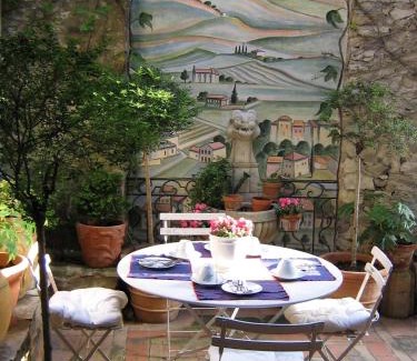 Vaison-la-Romaine Bed & Breakfast | Maison d'Hôtes de l'Evêché