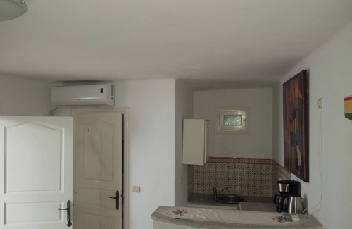 Borj Erras House | Maison d'hôte Albatros Guest room with private bathroom and court view