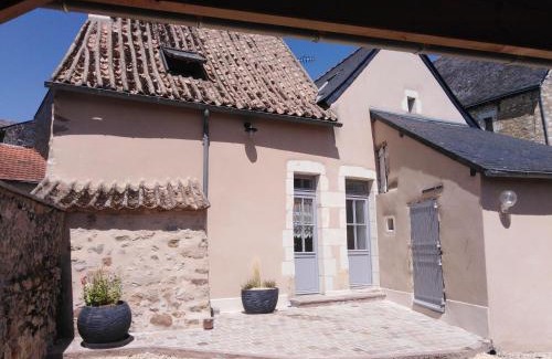 Le Vieil-Bauge House | Maison de bourg cosy avec cour privée, proche Zoo de la Flèche et bords de Loire, idéale famille/am. - FR-1-622-29