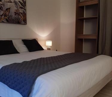 Bousignies-sur-Roc House | Maison de campagne en pierre bleue-WIFI et parking