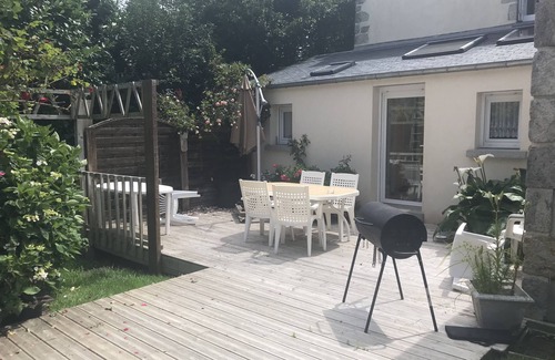 Languenan House | Maison de Campagne au Calme Entourée D'un Jardin Arboré