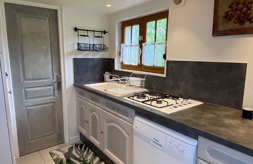 Berthouville House | Maison de Charme Avec Jacuzzi