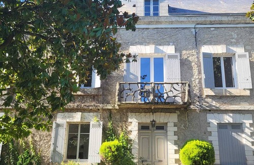 Montcaret House | Maison de Charme Avec Piscine et Climatisation
