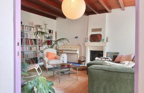 Saint-Saturnin-du-Bois House | MAISON DE CAMPAGNE - Calme & Confort - Jardin Barbecue - Parking et Wifi Gratuit - ESPACE ET DETENTE - Idéal FAMILLE
