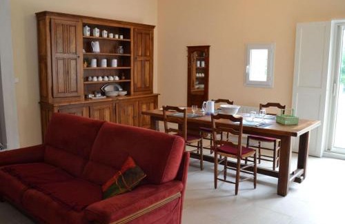 Saint-Sulpice-de-Cognac House | Maison de vacances spacieuse à la campagne avec jardin clos, WIFI, vélos gratuits et équipements bébé. - FR-1-653-139