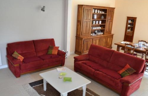 Saint-Sulpice-de-Cognac House | Maison de vacances spacieuse à la campagne avec jardin clos, WIFI, vélos gratuits et équipements bébé. - FR-1-653-139