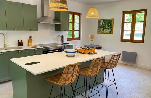 Bourdeilles Villa | Maison De La Dronne - Four Bedroom Villa, Sleeps 8