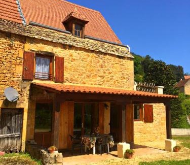 Montfort House | Maison de Montfort
