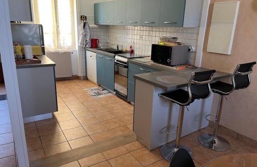 Dompierre-sur-Besbre Apartment | Maison de ville 13 couchages à 5 minutes du Pal
