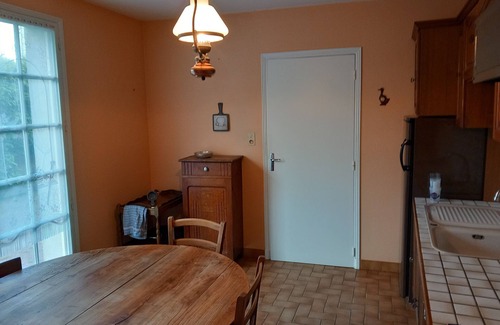 Toulon-sur-Arroux House | Maison de Ville, Jardin. 5 Chambres, 3 Salles de Bains, Cuisine et 2 Salons