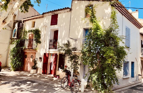 Marseillan House | Maison de Village Avec Terrasse Tropézienne