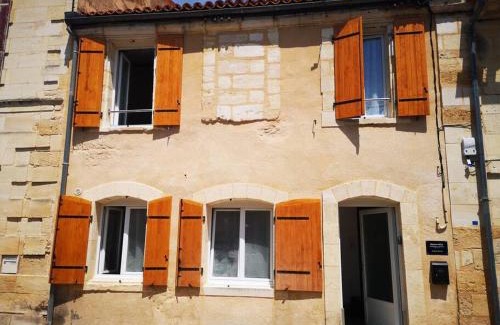 Bourg-sur-Gironde House | Maison de ville près du port