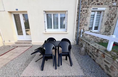 Saint-Symphorien-le-Valois House | MAISON DE VILLE