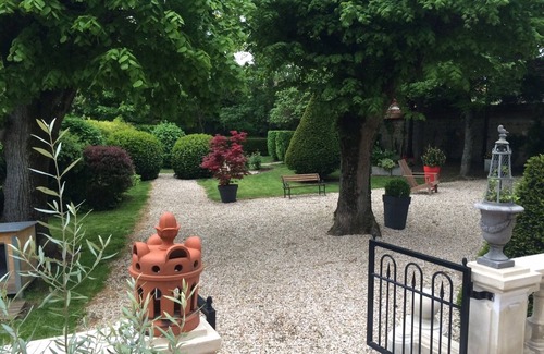 Saint-Florentin House | Maison de Ville Mansard 8 Personnes Proche de Chablis Auxerre Troyes