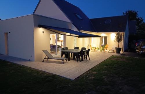 Saint-Laurent-sur-Mer House | Maison des Laquais