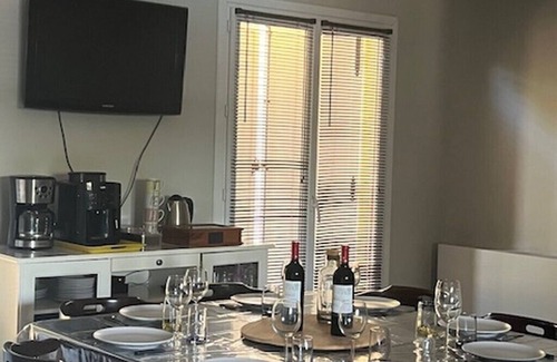 Bonzac Villa | Maison des Lauriers Holiday home Bonzac As a couple or With the family