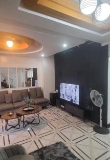 Angono House | Maison Dos 3 bedroom, with 200mbps internet speed, netflix and aircon