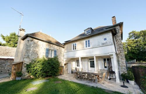 Pressagny-lʼOrgeuilleux Villa | Maison du Passeur du XVIII siècle, classée, Authenticité et Confort avec Jardin et SPA, proche Giverny, 1 heure de Paris