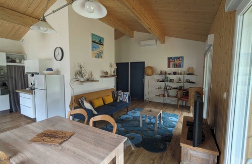 Corme-Royal House | Maison en Bois à la Campagne. Accessible Pmr. Animaux de Compagnie Acceptés