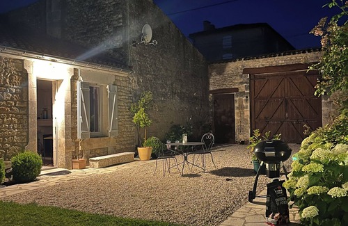 Champniers House | Maison en Pierre Avec Piscine Privée