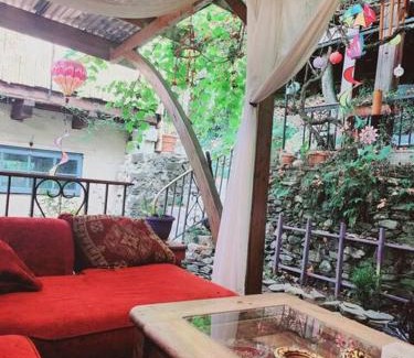 Sumene House | Maison et jardin coeur de village