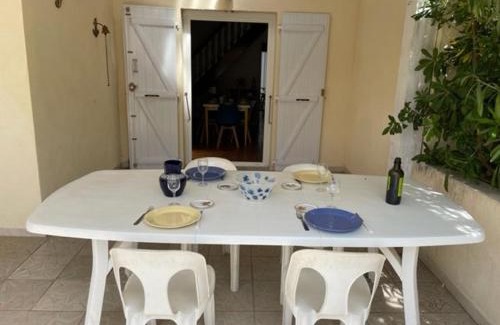 Saint-Pierre-la-Mer Villa | Maison familiale à 100m de la Plage 8ARGO83