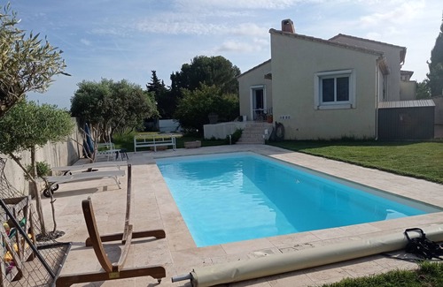 Pelissanne House | Maison Familiale Avec Piscine au Cœur de la Provence