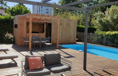 Blanquefort House | Maison Familiale Climatisee, Piscine Chauffée Sécurisée aux Portes de Bordeaux