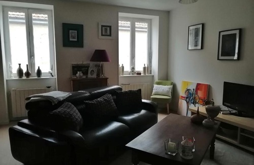 Dompierre-les-Ormes Bed & Breakfast | Maison