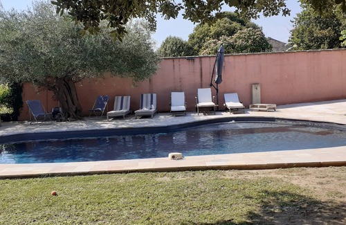 Saint-Hilaire-d'Ozilhan House | Maison 8 Personnes Avec Piscine et Grand Exterieur