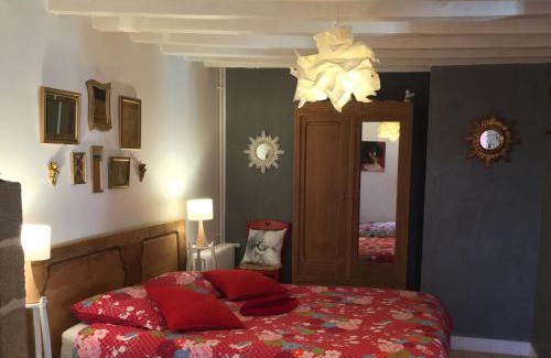 Saint-Laurent-de-Terregatte Bed & Breakfast | Maison d'hôtes l'Angevinière, chambre des Anges proche Mont-Saint-Michel