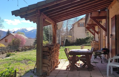 Chateauroux-les-Alpes Villa | Maison Individuelle Dans Lotissement Calme. Pour 5 Personnes 3 Chambres 110m