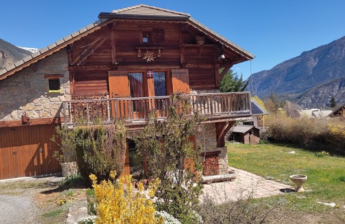 Chateauroux-les-Alpes Villa | Maison Individuelle Dans Lotissement Calme. Pour 5 Personnes 3 Chambres 110m
