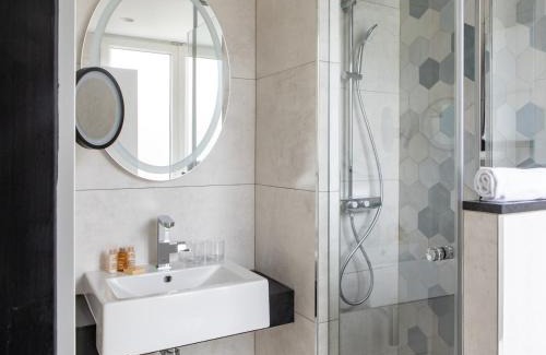 Quartier de Rochechouart Hotel | Maison Mère