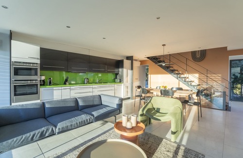Venasque Villa | MAISON MARC - LUXURY VILLA + HEATED POOL + CONCIERGE SERVICE
