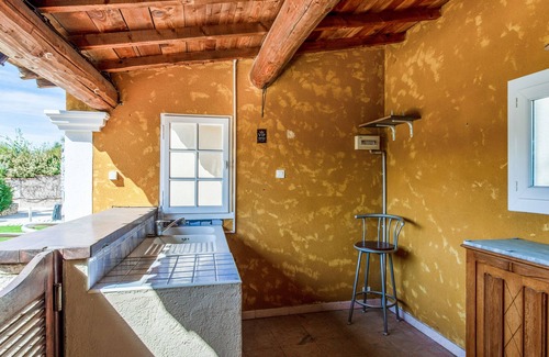 Morieres-les-Avignon House | Maison Mascarons - Welkeys
