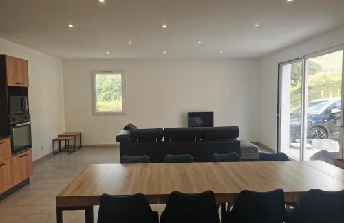 Saint-Esteben House | Maison mitoyenne au cœur du Pays Basque