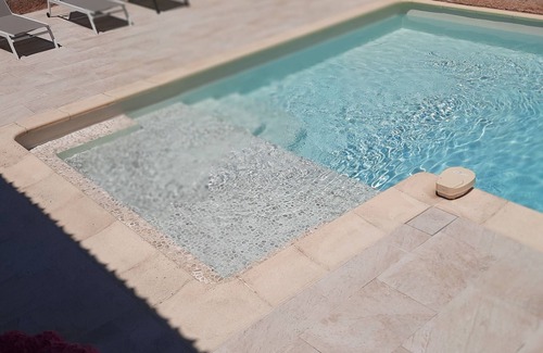 La Bouverie House | Maison Moderne Avec Piscine Privée Chauffée, et Proche Commerces