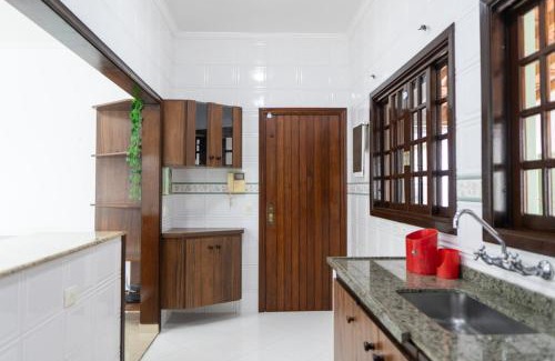 Jardim Virginia House | MAISON PARTY GUARUJÁ, PRAIA PISCINA SINUCA CHURRASQUEIRA HIDROMASSAGEM