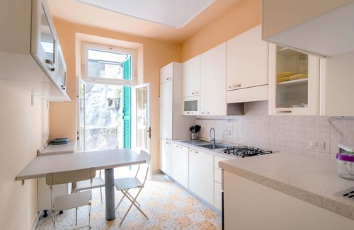 Como House | Maison Peltrera - flying over Como