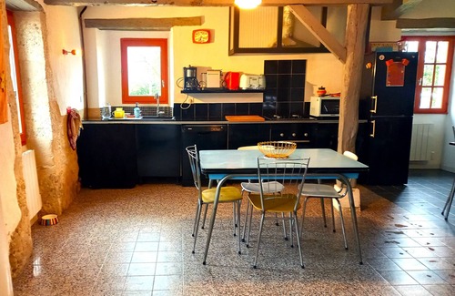 Sarrant House | Maison Pop-70's-spot Nature-b&b