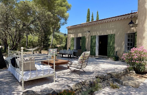 Saint-Cyr-sur-Mer Villa | Maison Provençale sur 9000m2 - Site Naturel Protégé - Calanques et Plages à 5min