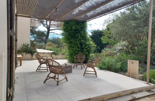 Saint-Laurent-des-Arbres House | Maison spacieuse avec piscine pour 4 à 8 personnes