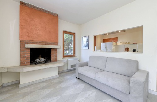 Porto Villa | MAISON SABINA WITH WONDERFUL LAKE VIEW, HYDROMASSAGE AND PRIVATE GARDEN