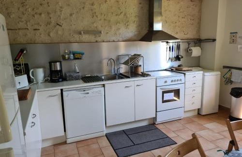 Jouy-le-Potier House | Maison solognote calme et boisée, proche châteaux Loire, golf, vélos, ping-pong - FR-1-590-34