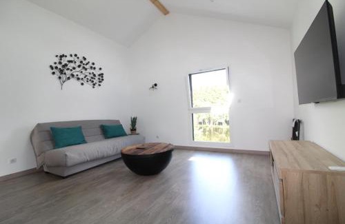 Ban-sur-Meurthe-Clefcy House | Maison spacieuse au bord d'un étang et face à la nature