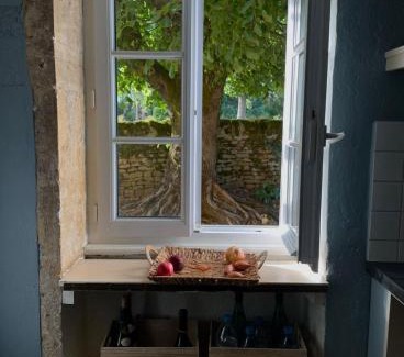 Saint-Julien-de-Civry House | Maison Stirling Bourgogne Sleeps 8 Pool