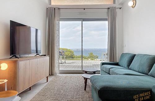 8th Arrondissement Apartment | Maison Unique - Piscine au dessus de la mer - Les Frères de la Loc'