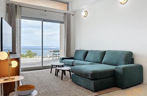 8th Arrondissement Apartment | Maison Unique - Piscine au dessus de la mer - Les Frères de la Loc'