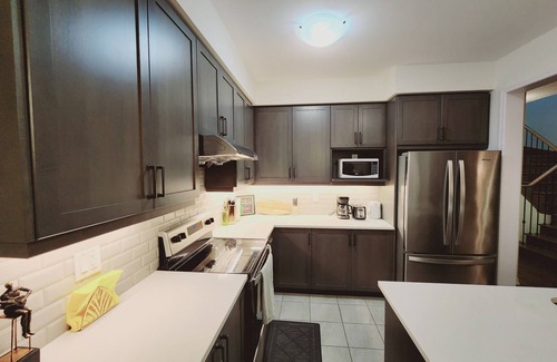 Thorold House | Majestic Elegance at The Falls-15 min to Niagara Falls